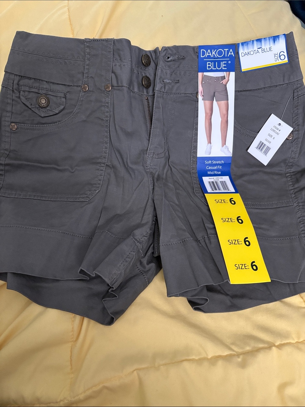 Dakota Blue Women’s Gray/olive tone Mid-Rise Casual Jean Shorts - Size 6